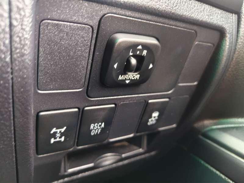 2013 TOYOTA LANDCRUISER ALTITUDE SE, 8seats, Well maintained, $ 39999 Nice truck!