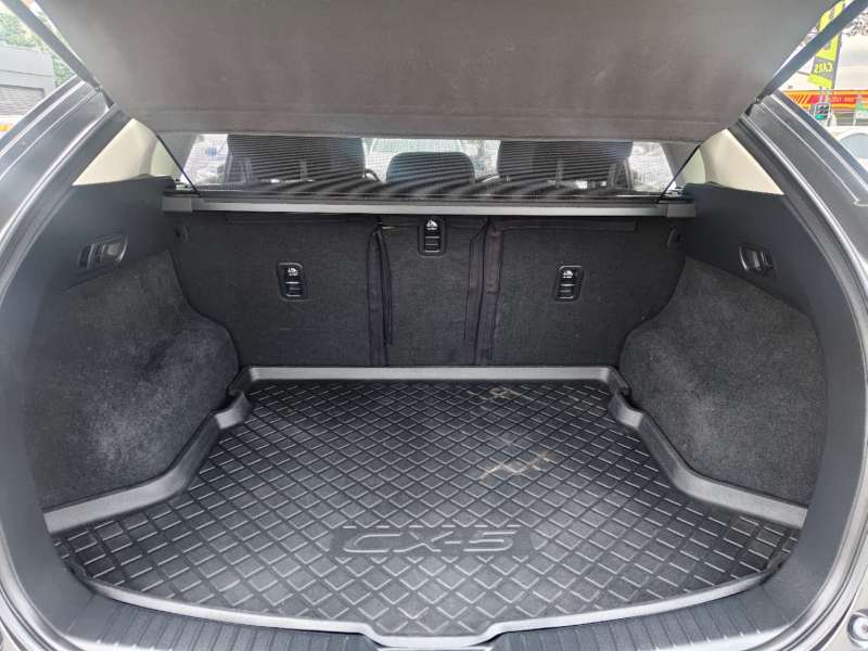 2017 Mazda Cx5 Touring, AWD, low kilometers, well maintained, $ 18999 Great car.