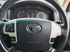 2013 TOYOTA LANDCRUISER ALTITUDE SE, 8seats, Well maintained, $ 39999 Nice truck!