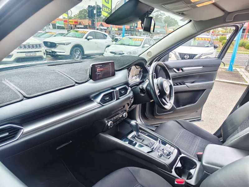 2017 Mazda Cx5 Touring, AWD, low kilometers, well maintained, $ 18999 Great car.