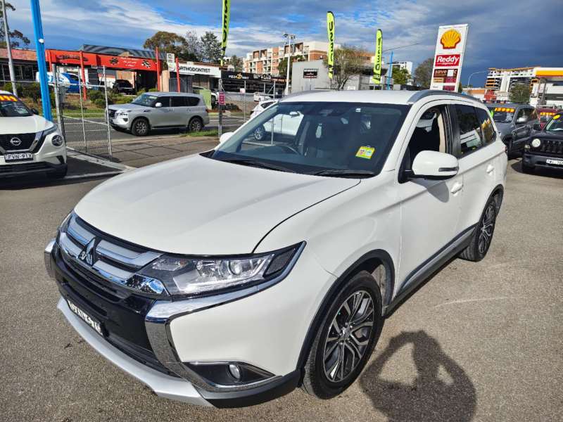 2018 MITSUBISHI OUTLANDER LS 7 SEAT , only 76704km! well maintained, $ 19999 Great car.