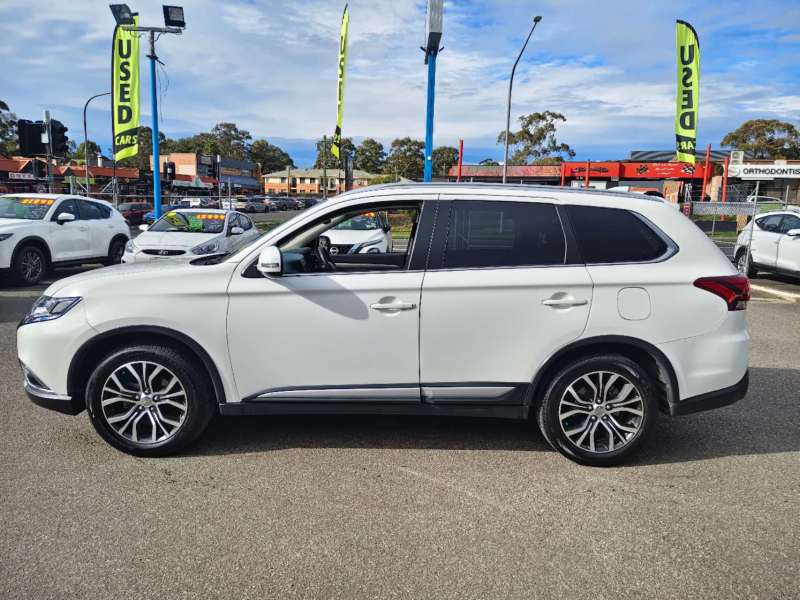 2018 MITSUBISHI OUTLANDER LS 7 SEAT , only 76704km! well maintained, $ 19999 Great car.