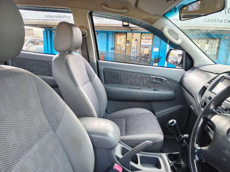 2007 TOYOTA HILUX SR (4x4), manual, well maintained, $ 14999 Ready for work.