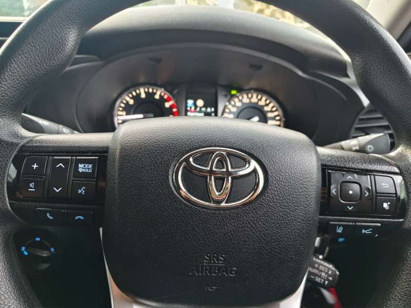 2020 TOYOTA HILUX SR (4x4), auto, well maintained, $ 27999 Cheap !!!