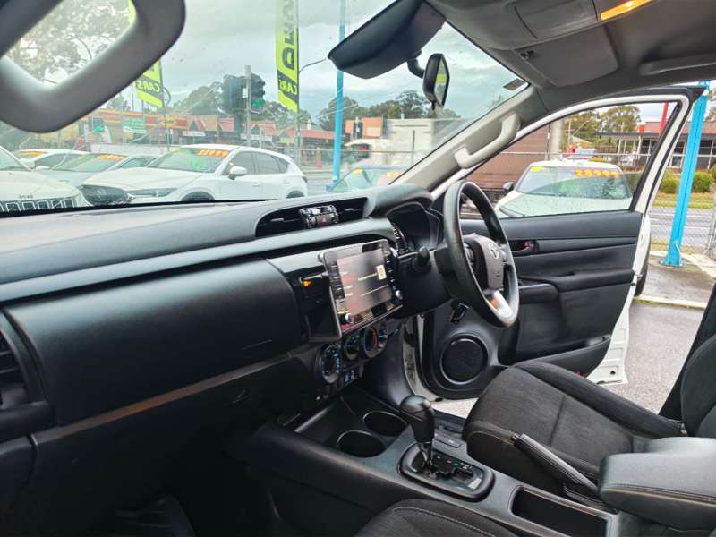 2020 TOYOTA HILUX SR (4x4), auto, well maintained, $ 27999 Cheap !!!