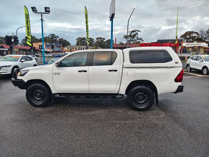 2020 TOYOTA HILUX SR (4x4), auto, well maintained, $ 27999 Cheap !!!