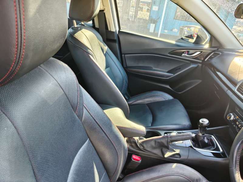 2014 MAZDA MAZDA3 TOURING, manual, low kilometers, $11999 Great 1st car.