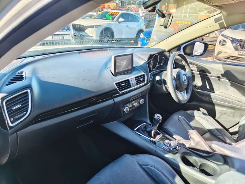 2014 MAZDA MAZDA3 TOURING, manual, low kilometers, $11999 Great 1st car.