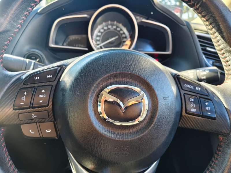 2014 MAZDA MAZDA3 TOURING, manual, low kilometers, $11999 Great 1st car.