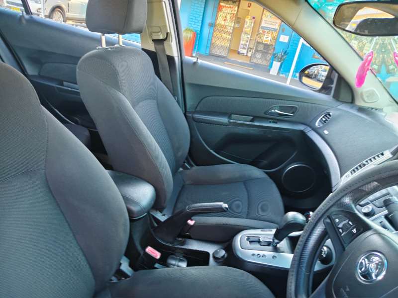 2011 HOLDEN CRUZE CD, auto, low kilometers, $ 4999 Cheap 1st car.