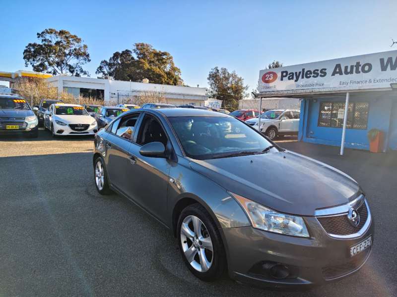 2011 HOLDEN CRUZE CD, auto, low kilometers, $ 4999 Cheap 1st car.
