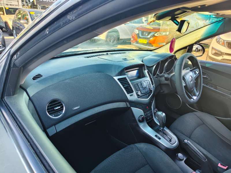 2011 HOLDEN CRUZE CD, auto, low kilometers, $ 4999 Cheap 1st car.