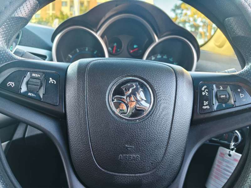 2011 HOLDEN CRUZE CD, auto, low kilometers, $ 4999 Cheap 1st car.