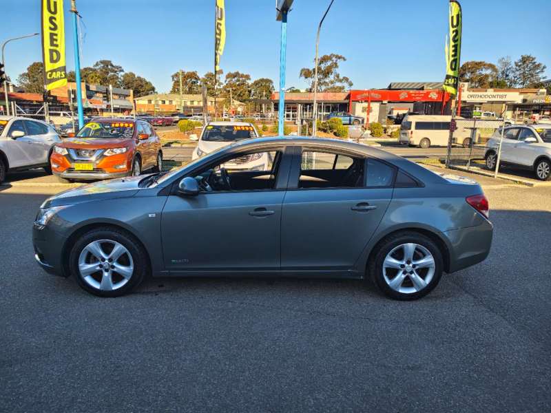 2011 HOLDEN CRUZE CD, auto, low kilometers, $ 4999 Cheap 1st car.