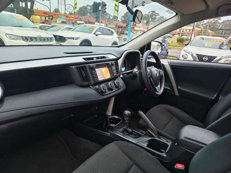 2017 TOYOTA RAV4 GX (4x4), auto, well maintained, $ 17999 Great city suv.
