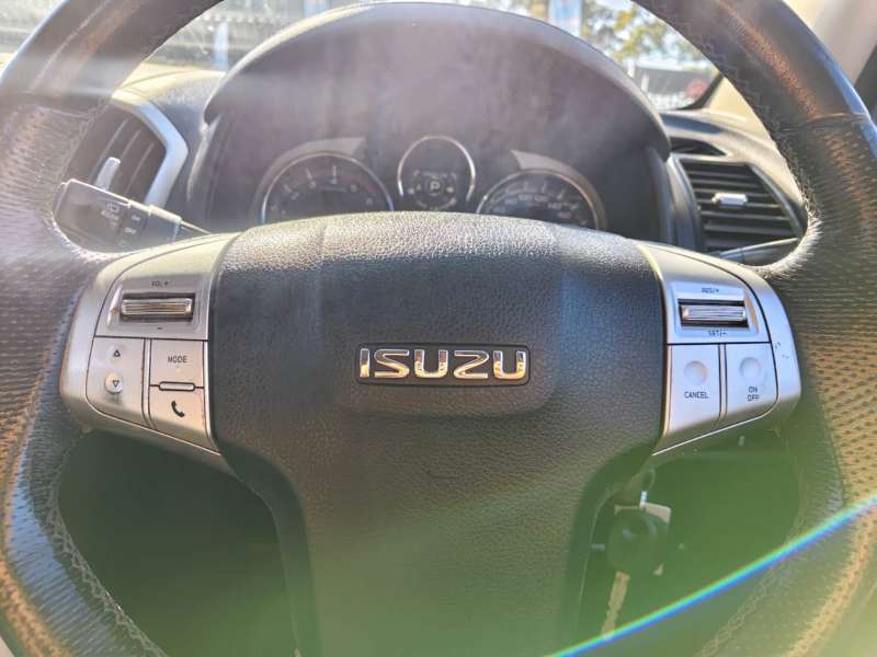 2018 ISUZU MU-X LS-U (4x4), 7seats, possibly the best you will find! $ 21999 Great family suv.