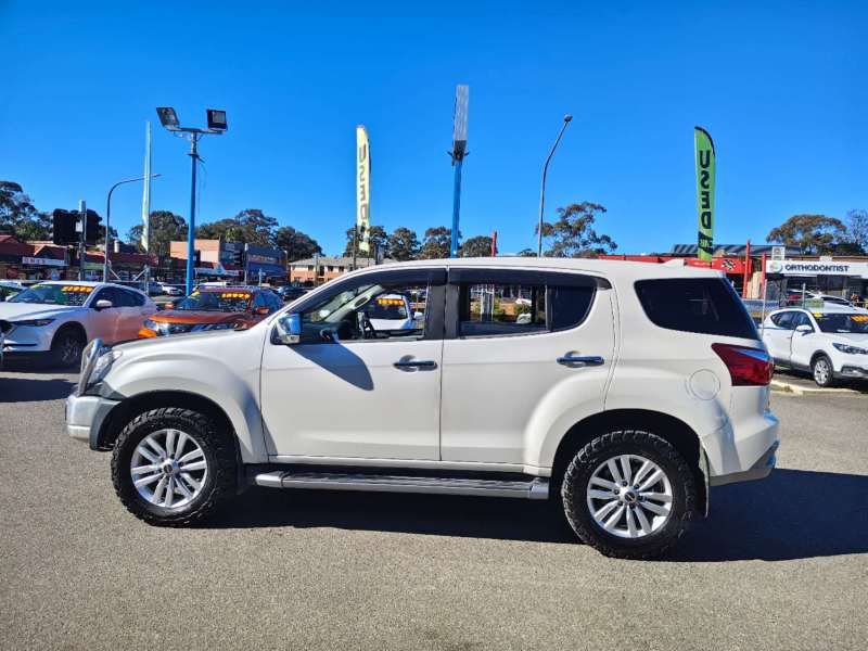2018 ISUZU MU-X LS-U (4x4), 7seats, possibly the best you will find! $ 21999 Great family suv.