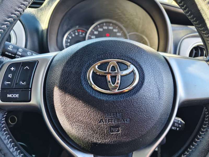 2012 TOYOTA YARIS YRS, 5doors, auto, only done 87865km! $ 11999 Cheap reliable 1st car.