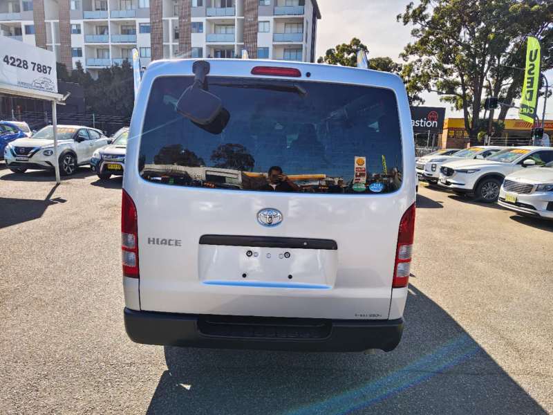 2015 TOYOTA HIACE DX, 6 seats, auto, low kilometers, well maintained, $ 23999 On special