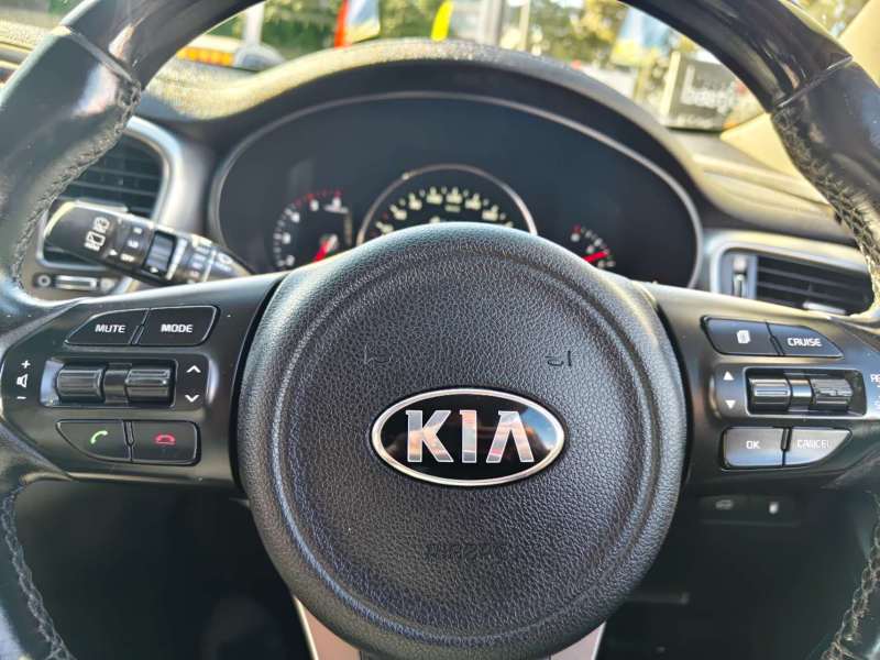 2016 KIA SORENTO SLi (4x4), 7seats, low kilometers, well maintained, $ 13999 Great car.