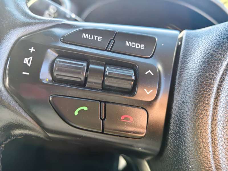 2016 KIA SORENTO SLi (4x4), 7seats, low kilometers, well maintained, $ 13999 Great car.