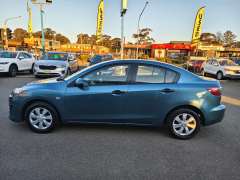 2011 MAZDA MAZDA3 NEO, auto, only 88971km, $ 9999 Great 1st car.