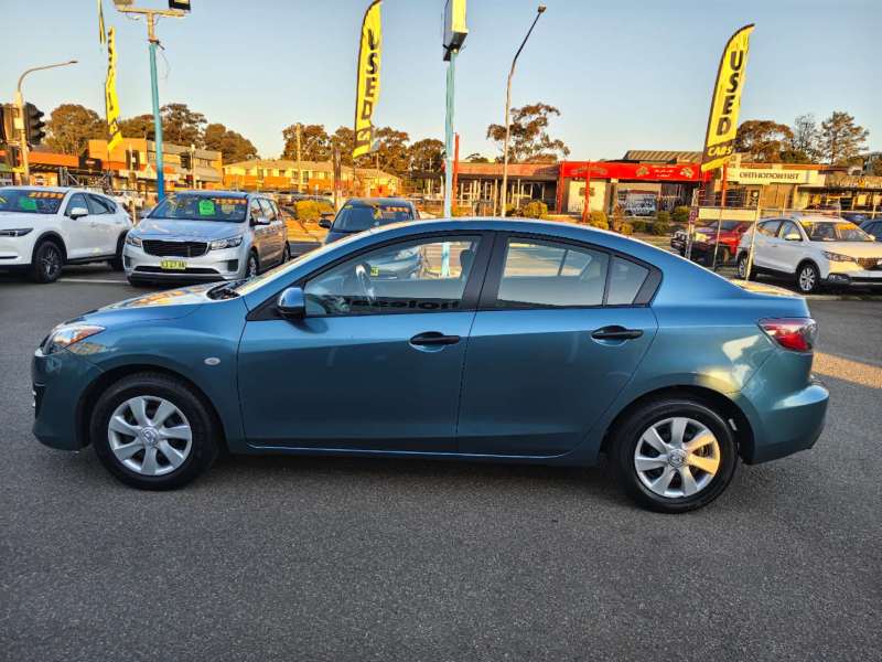 2011 MAZDA MAZDA3 NEO, auto, only 88971km, $ 9999 Great 1st car.