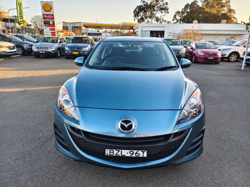 2011 MAZDA MAZDA3 NEO, auto, only 88971km, $ 9999 Great 1st car.