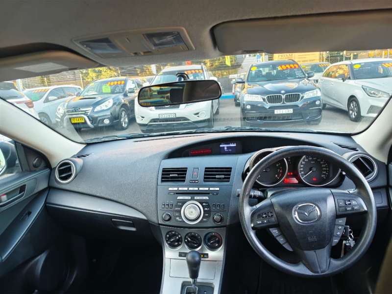 2011 MAZDA MAZDA3 NEO, auto, only 88971km, $ 9999 Great 1st car.