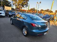 2011 MAZDA MAZDA3 NEO, auto, only 88971km, $ 9999 Great 1st car.