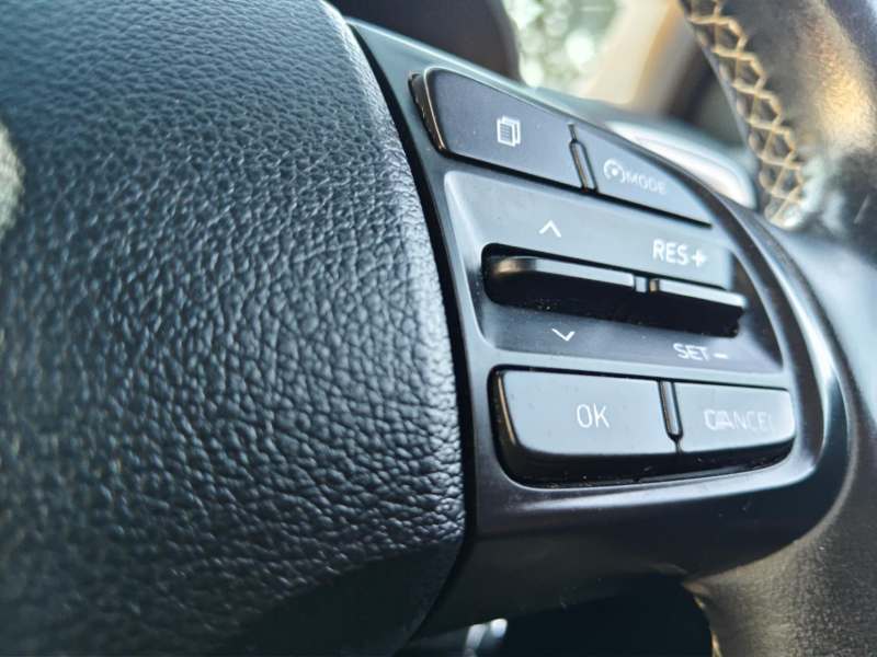 2022 HYUNDAI VENUE ACTIVE, One owner, Under new car warranty, $ 14999