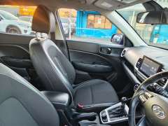 2022 HYUNDAI VENUE ACTIVE, One owner, Under new car warranty, $ 15999