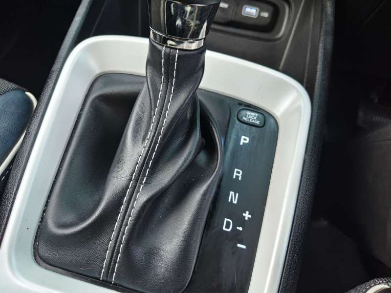 2022 HYUNDAI VENUE ACTIVE, One owner, Under new car warranty, $ 14999