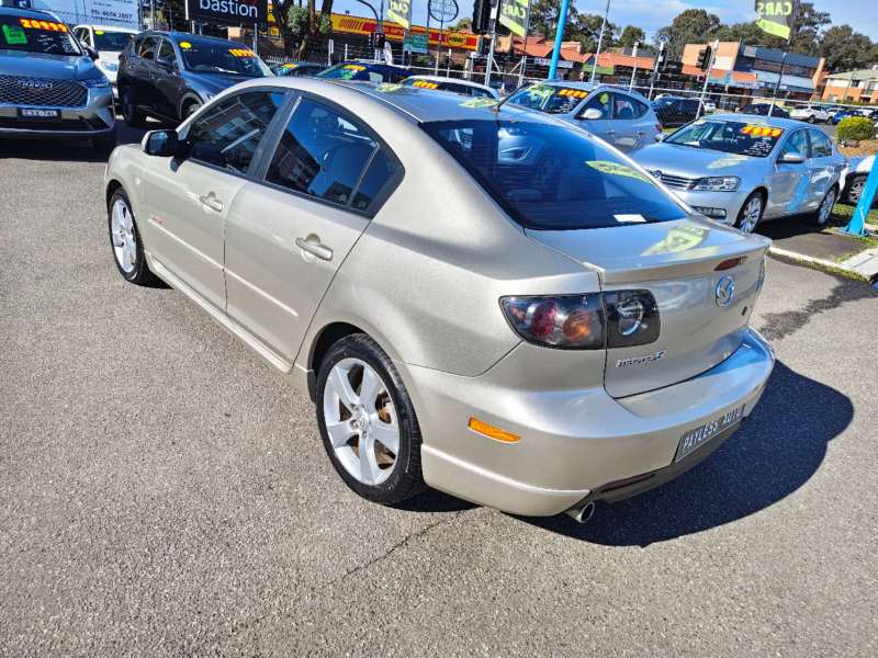2005 MAZDA MAZDA3 SP23, auto, low kilometers, $ 5999 Cheap sporty looking car.