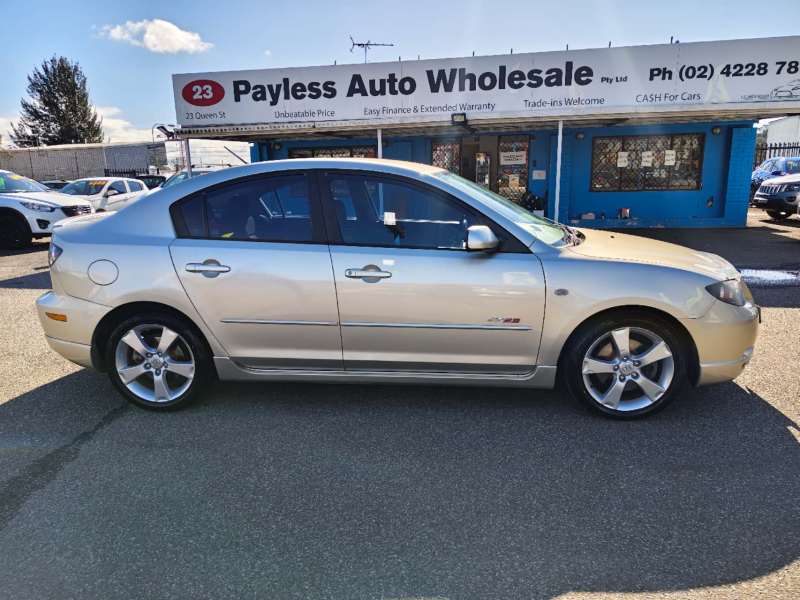2005 MAZDA MAZDA3 SP23, auto, low kilometers, $ 5999 Cheap sporty looking car.