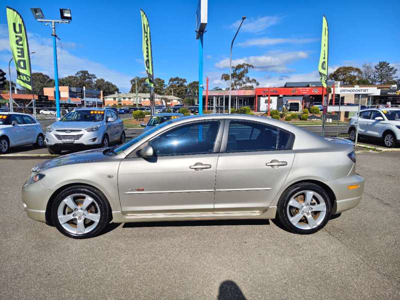 2005 MAZDA MAZDA3 SP23, auto, low kilometers, $ 5999 Cheap sporty looking car.