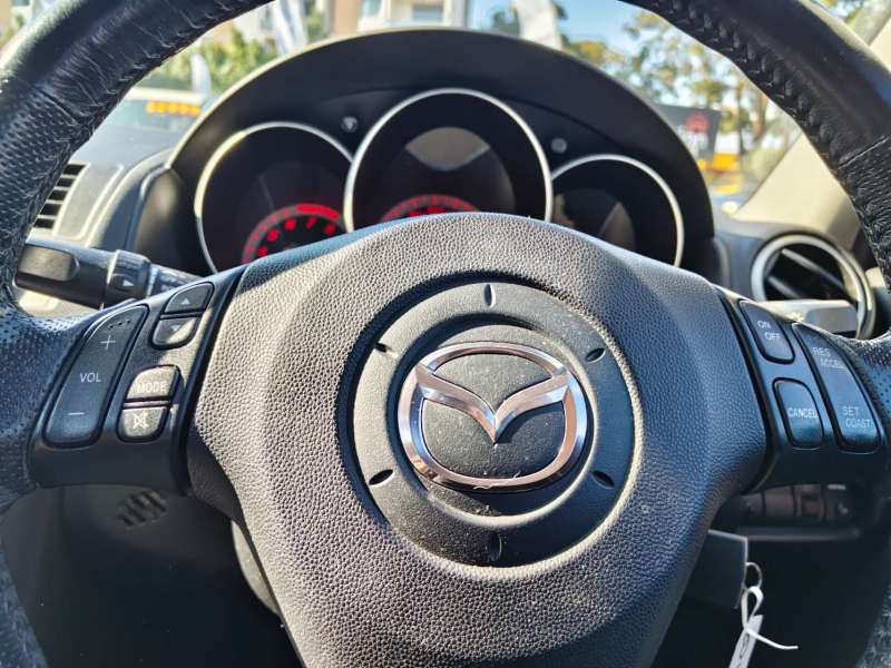 2005 MAZDA MAZDA3 SP23, auto, low kilometers, $ 5999 Cheap sporty looking car.