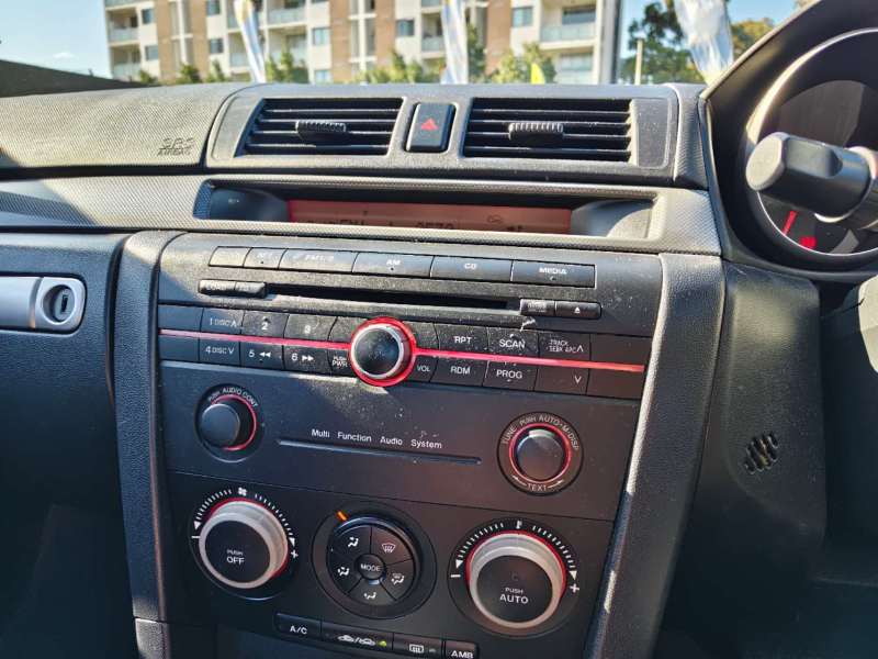 2005 MAZDA MAZDA3 SP23, auto, low kilometers, $ 5999 Cheap sporty looking car.