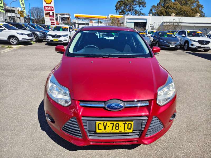 2014 FORD FOCUS TREND, low kilometers, sporty looking, $ 6999 Cheap reliable 1st car.