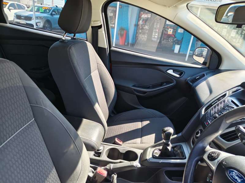 2014 FORD FOCUS TREND, low kilometers, sporty looking, $ 6999 Cheap reliable 1st car.