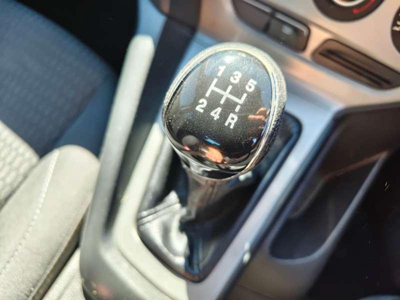 2014 FORD FOCUS TREND, low kilometers, sporty looking, $ 6999 Cheap reliable 1st car.