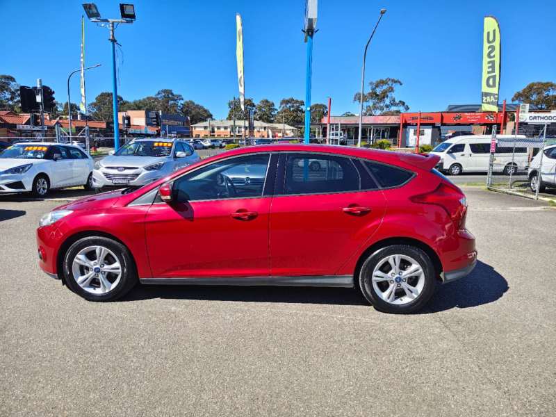 2014 FORD FOCUS TREND, low kilometers, sporty looking, $ 6999 Cheap reliable 1st car.