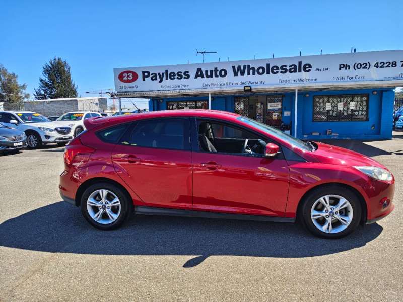 2014 FORD FOCUS TREND, low kilometers, sporty looking, $ 6999 Cheap reliable 1st car.