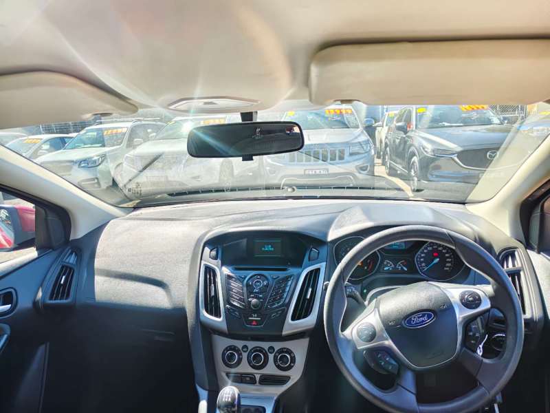 2014 FORD FOCUS TREND, low kilometers, sporty looking, $ 6999 Cheap reliable 1st car.