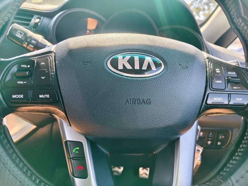 2014 KIA RIO S, auto, low kilometers, $ 7999 Cheap reliable 1st car.