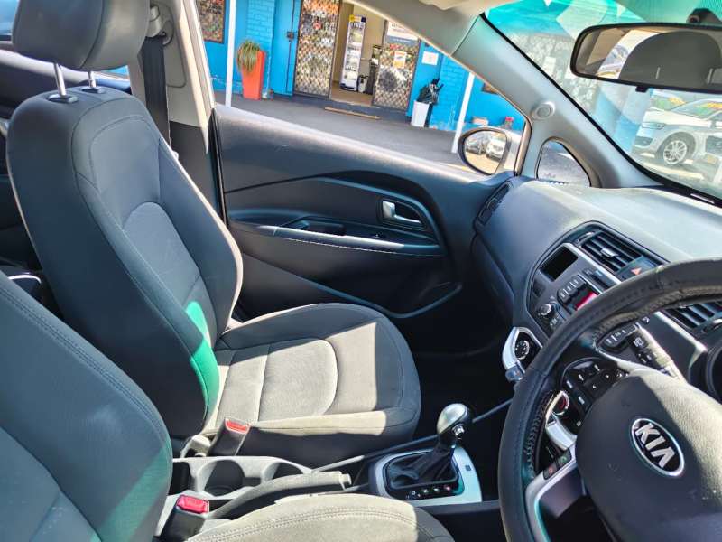 2014 KIA RIO S, auto, low kilometers, $ 7999 Cheap reliable 1st car.