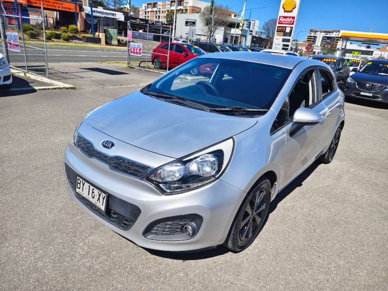 2014 KIA RIO S, auto, low kilometers, $ 7999 Cheap reliable 1st car.