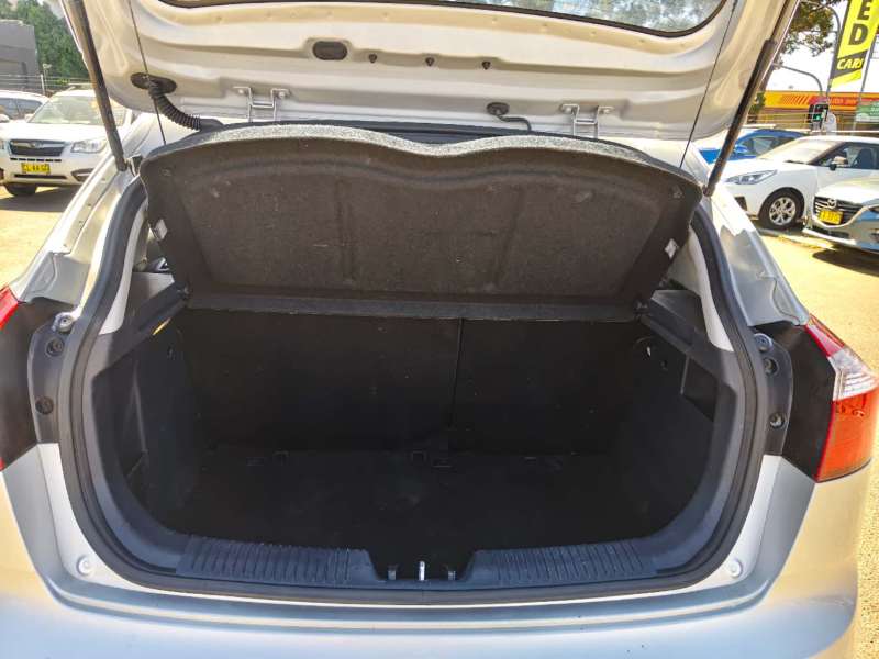 2014 KIA RIO S, auto, low kilometers, $ 7999 Cheap reliable 1st car.