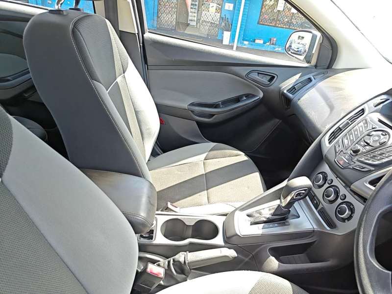 2013 FORD FOCUS AMBIENTE, auto, low kilometers, $ 6999 Cheap reliable 1st car.