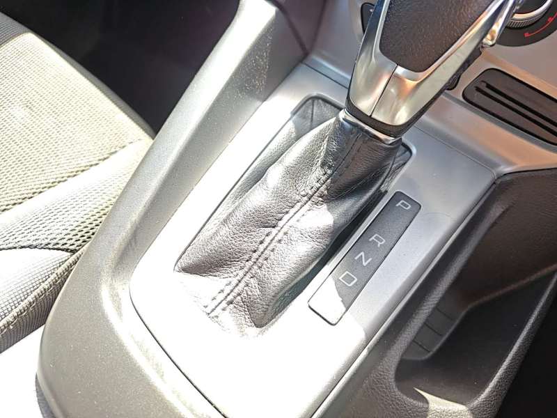 2013 FORD FOCUS AMBIENTE, auto, low kilometers, $ 6999 Cheap reliable 1st car.